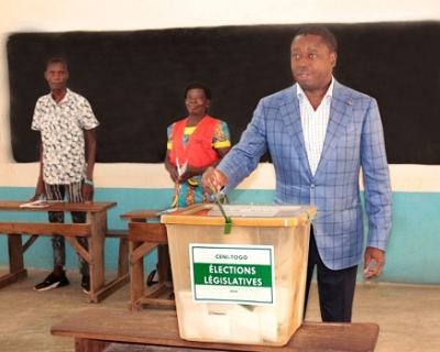Élections législatives et régionales : Le chef de l’État a voté à Pya au Lycée Maman N’Danida de Pya (commune Kozah 2)