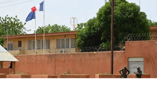 Niger: La France met fin à sa coopération militaire et révoque son ambassadeur à Niamey