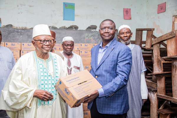 Jeûne/Ramadan: Faure Gnassingbé en communion fraternelle avec  la communauté musulmane du Togo