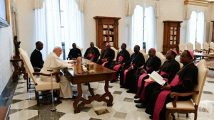 Mgr Benoit Alowounou, "Nous avons en tout 300 séminaristes pour le «petit Togo». Le Pape nous encourage à une formation continue du peuple de Dieu"